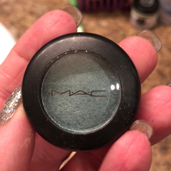 MAC eyeshadow - Picture 3 of 4